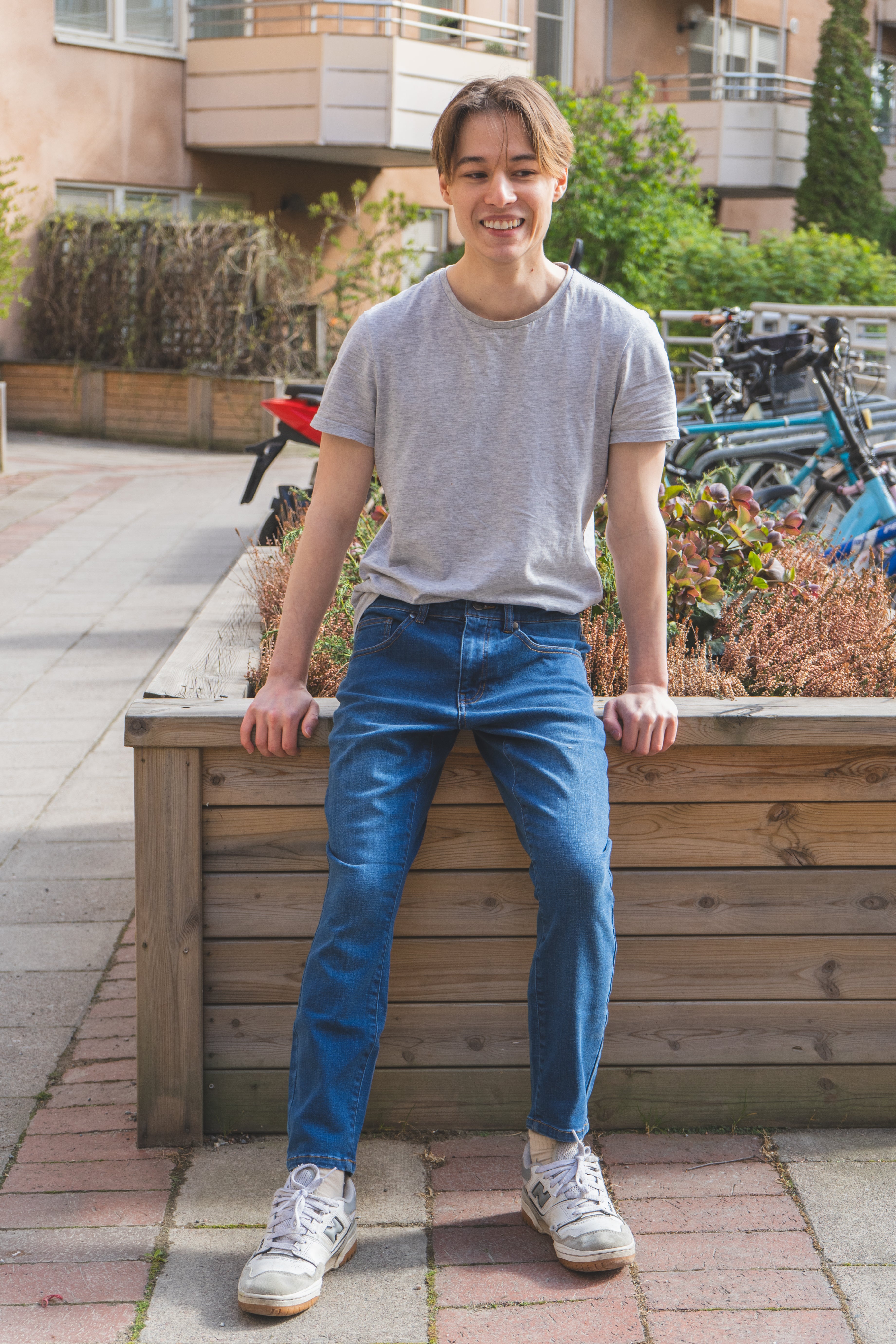 Core Extra Stretch Jeans Medium Wash