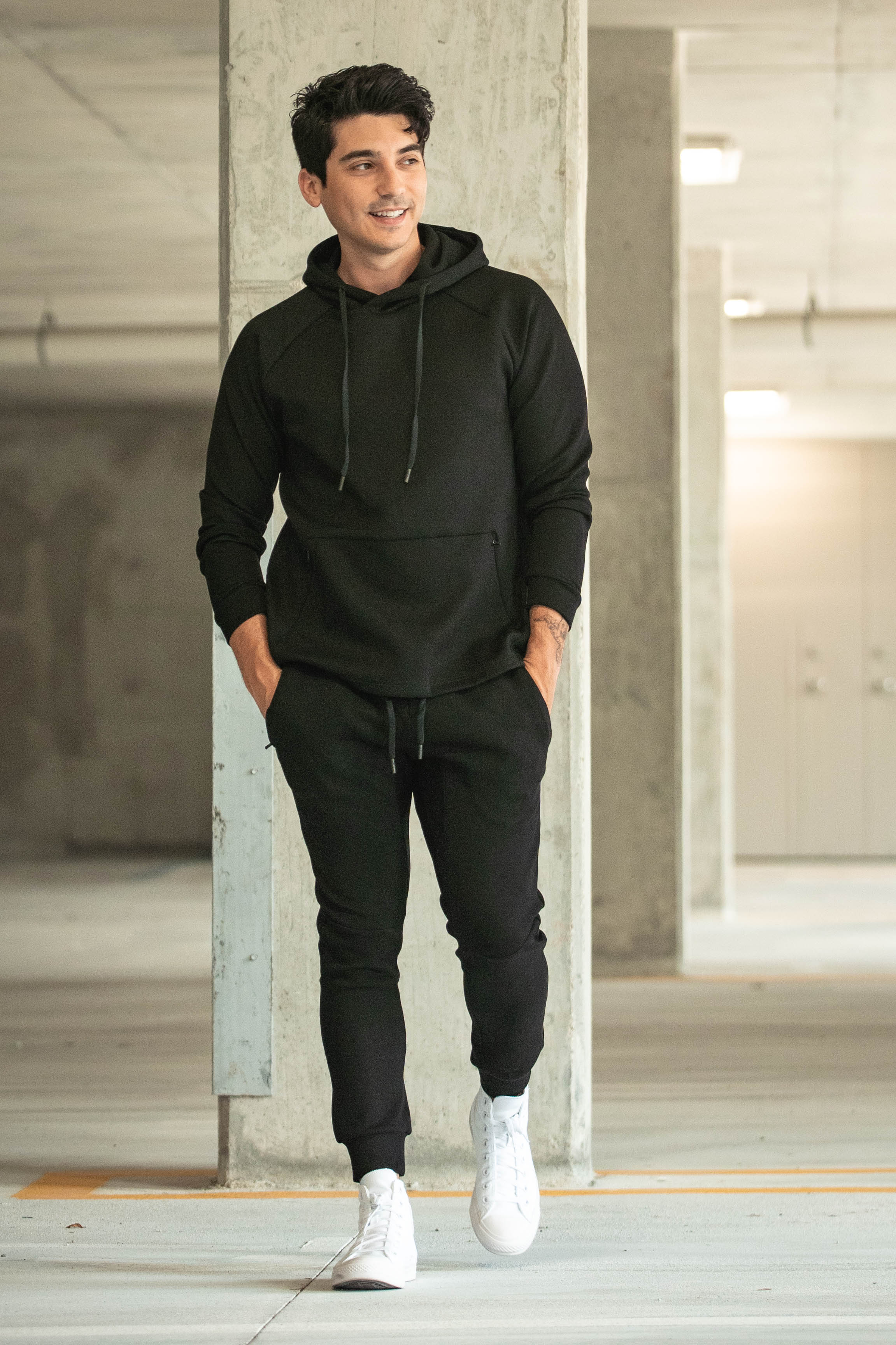 What to wear with black joggers guys hot sale